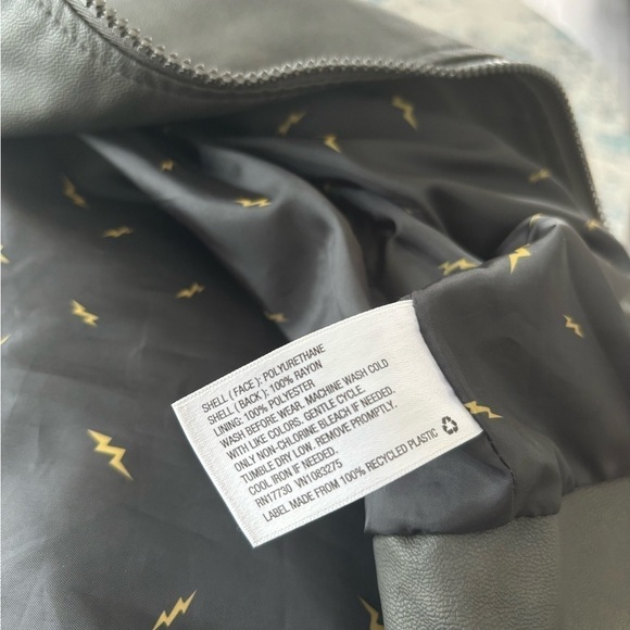 Genuine Kids from OshKosh Toddler Boys Moto Jacket Asymmetrical Zip – Black 5T - Picture 9 of 10